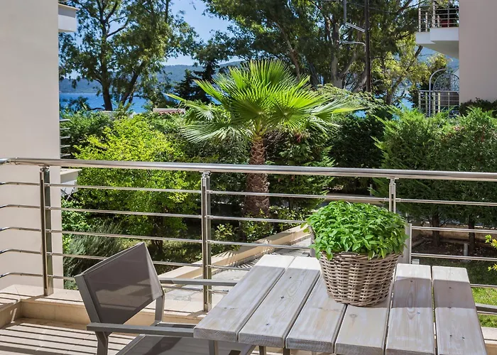 Meliti Waterfront 4* Каравомилос