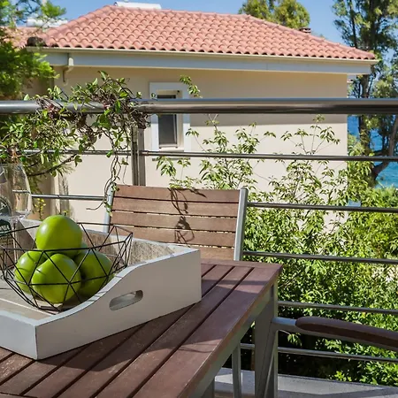 Meliti Waterfront 4* Karavomylos