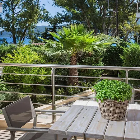 Meliti Waterfront 4* Karavomylos