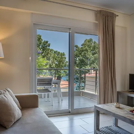 Meliti Waterfront Appart hôtel Karavomylos