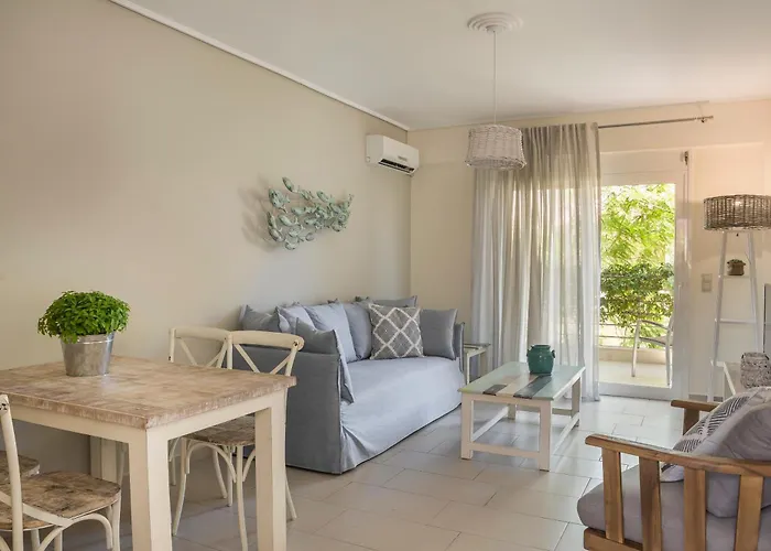 Meliti Waterfront Karavomylos