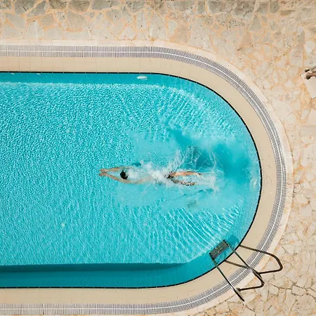 アパートホテル Meliti Waterfront 4*