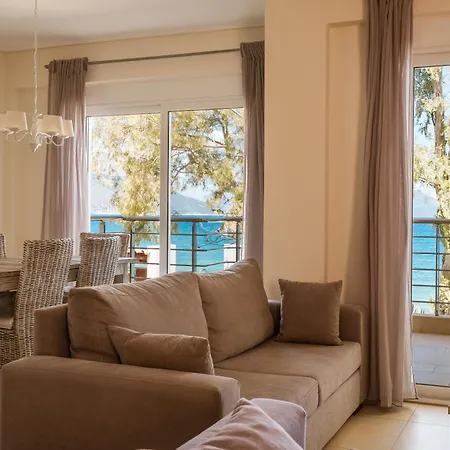 Ξενοδοχείο με διαμερίσματα Meliti Waterfront Καραβόμυλος