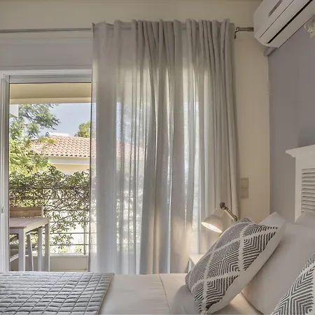 Meliti Waterfront カラヴォミロス